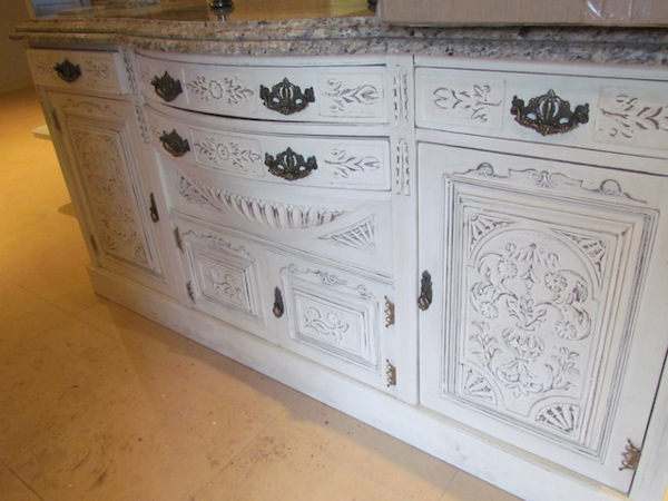 Kitchen sideboard and breakfast bar unit